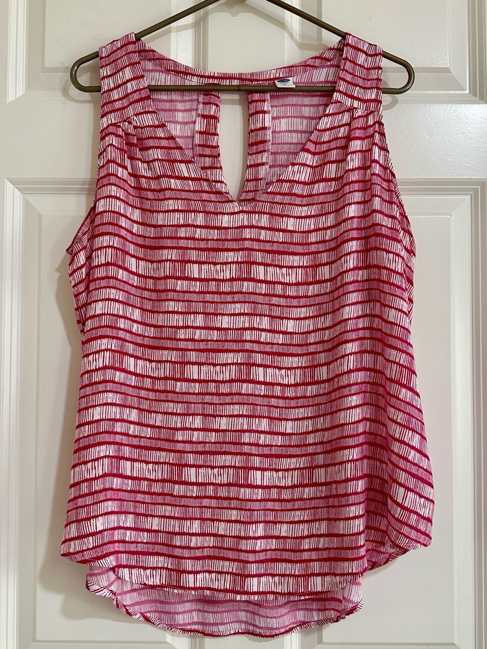 Old Navy Pink and White Print V-Neck Keyhole Sleeveless Blouse, XL, EUC